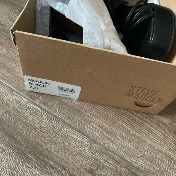 Steve Madden Black Strappy Platform Heels - Picture 2 of 5